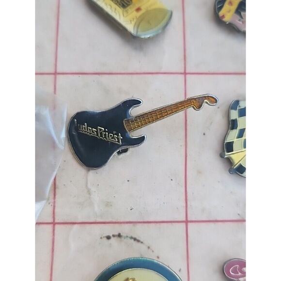 Hat Tacks Lot Of 36 From 70s Most Great Condition Cardboard Display Is Poor - Picture 11 of 13